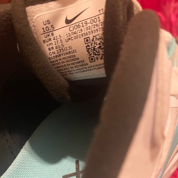 Women's Nike Air Max 270 React Shoes - Picture 8 of 10